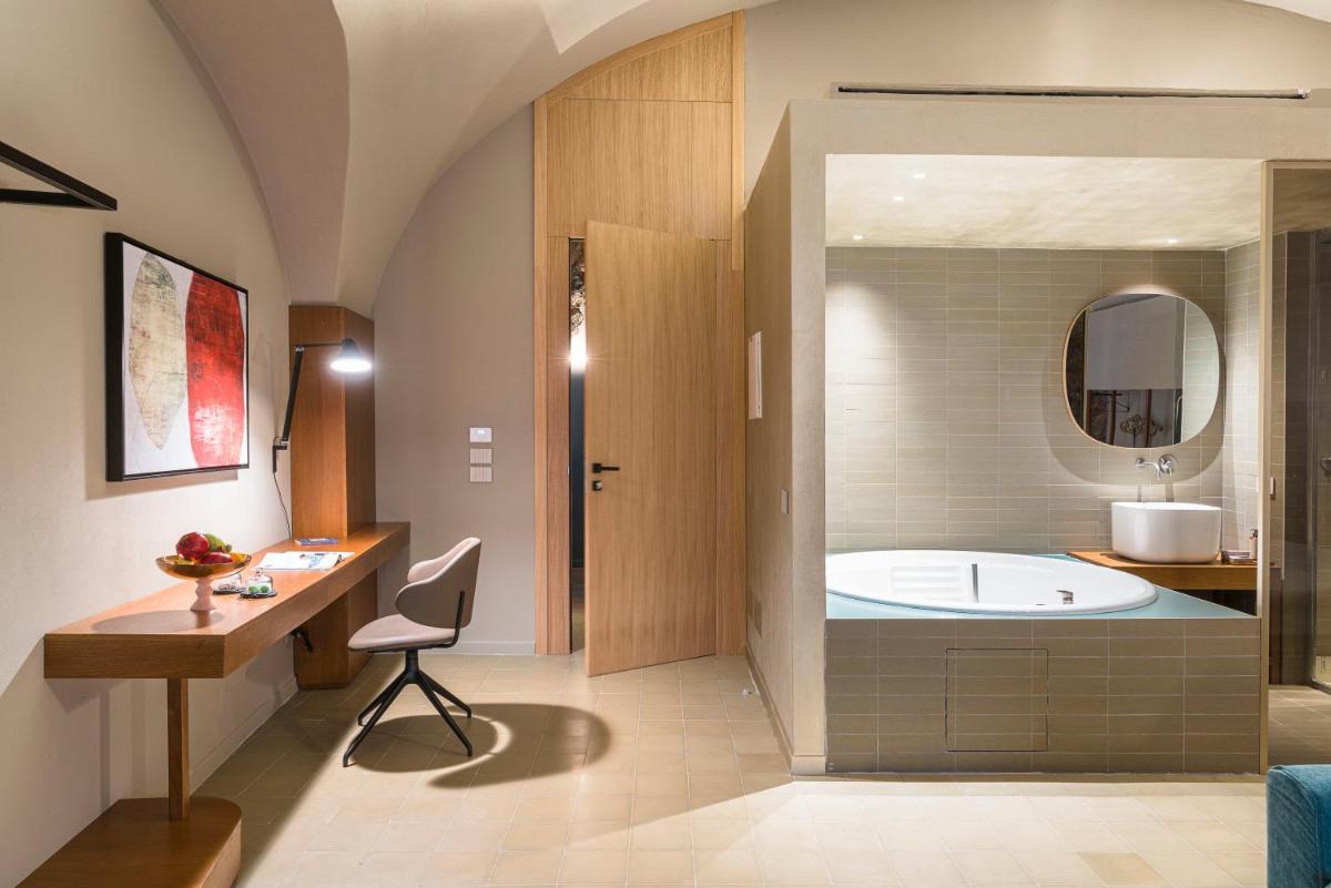BASTIÒ PRIVATE SUITES
