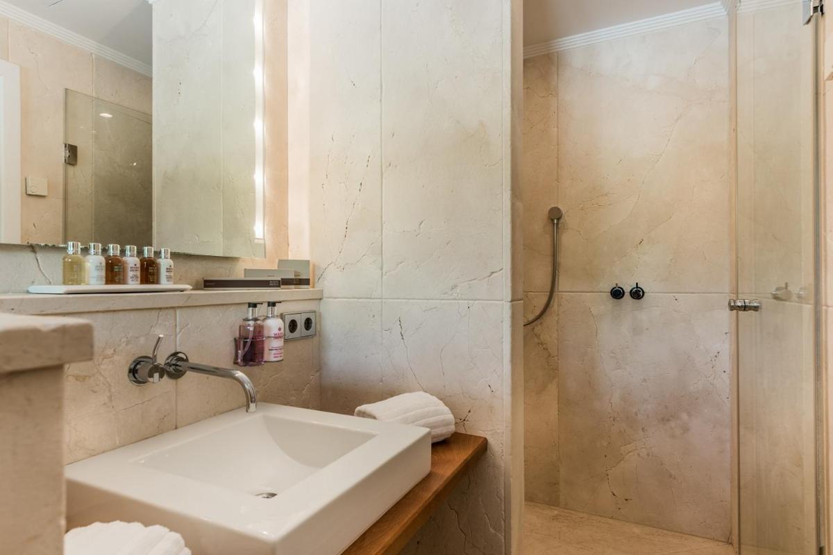The Residence by the Beach House Marbella