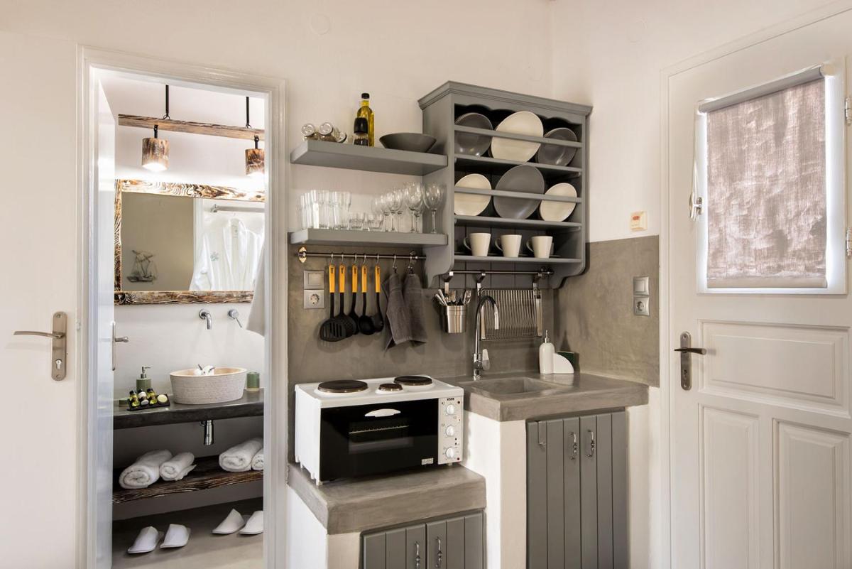 Blue Waves Suites & Apartments - To Kyma