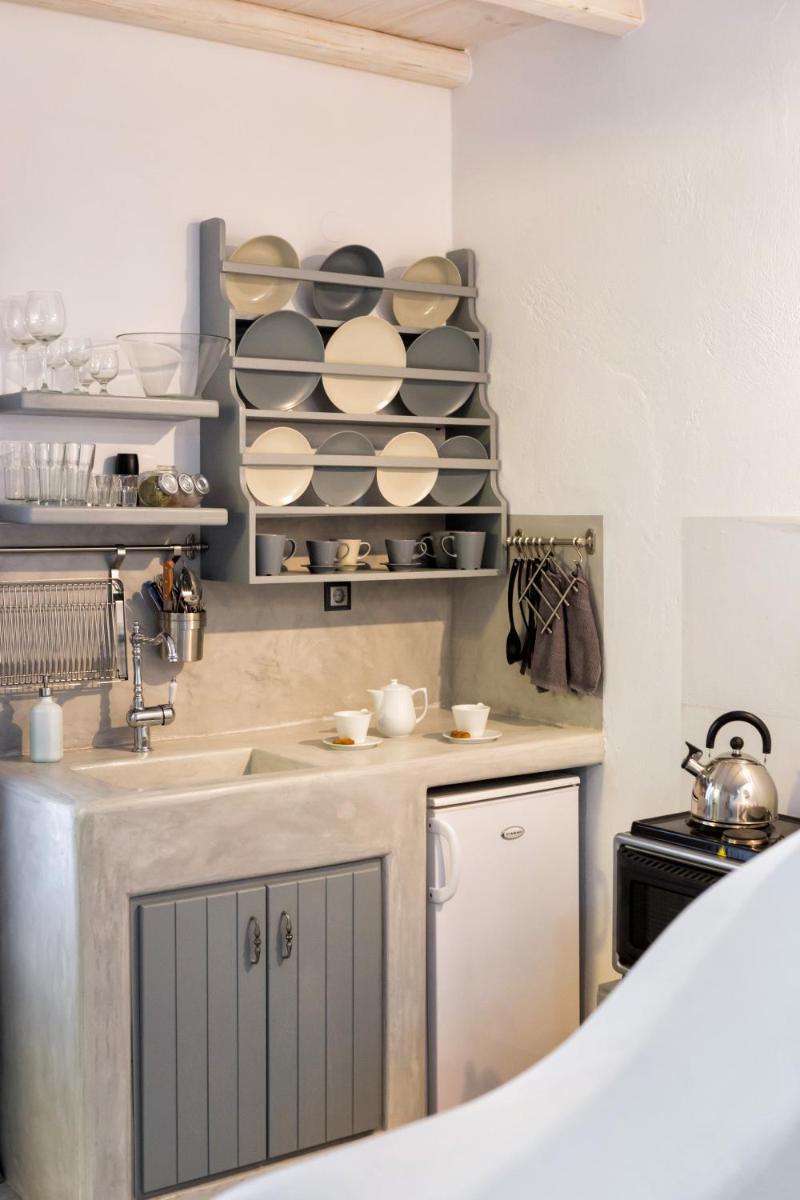 Blue Waves Suites & Apartments - To Kyma