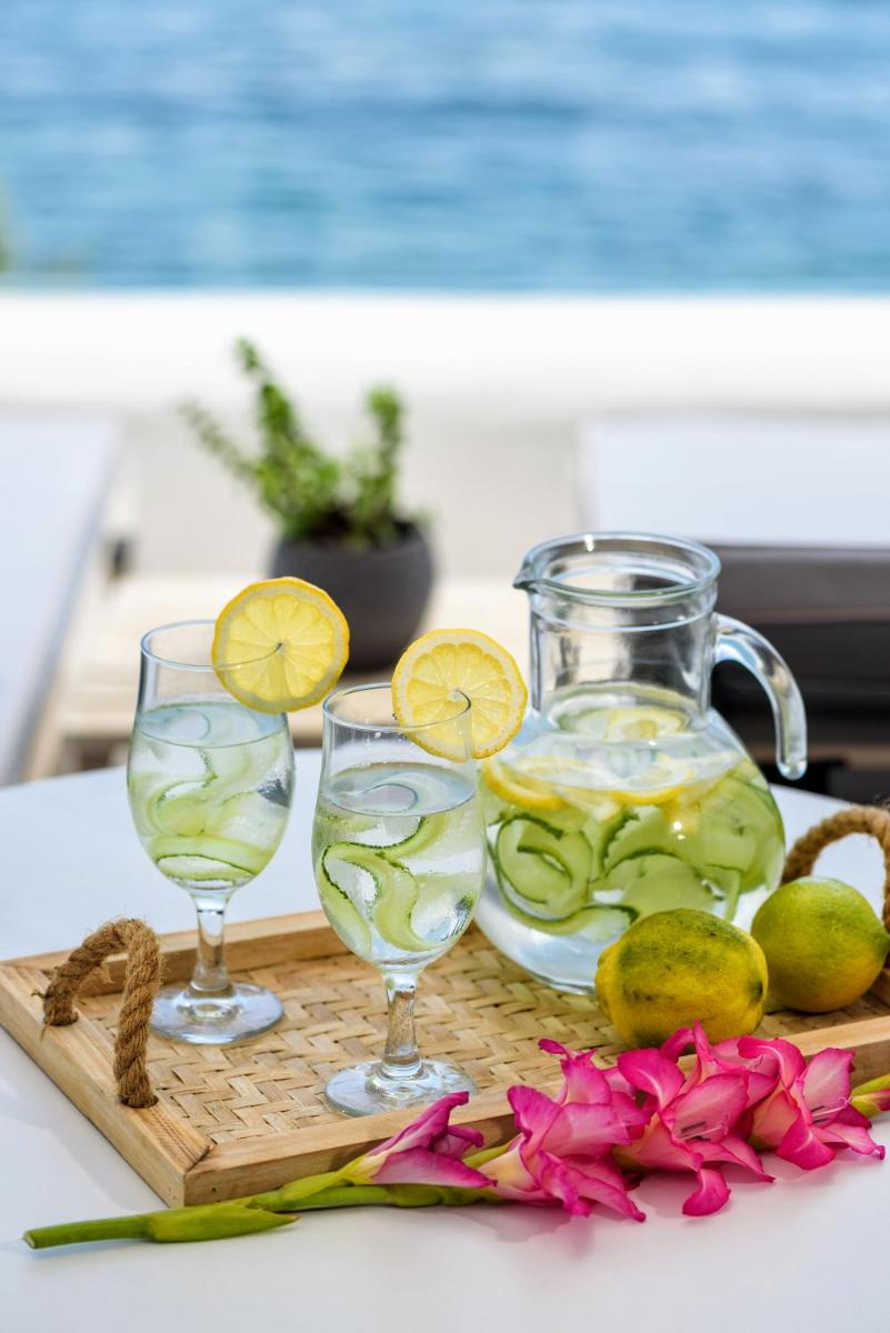 Blue Waves Suites & Apartments - To Kyma