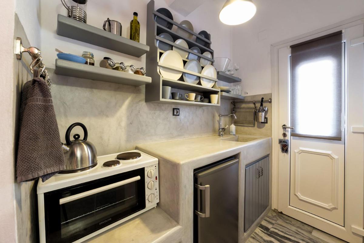 Blue Waves Suites & Apartments - To Kyma