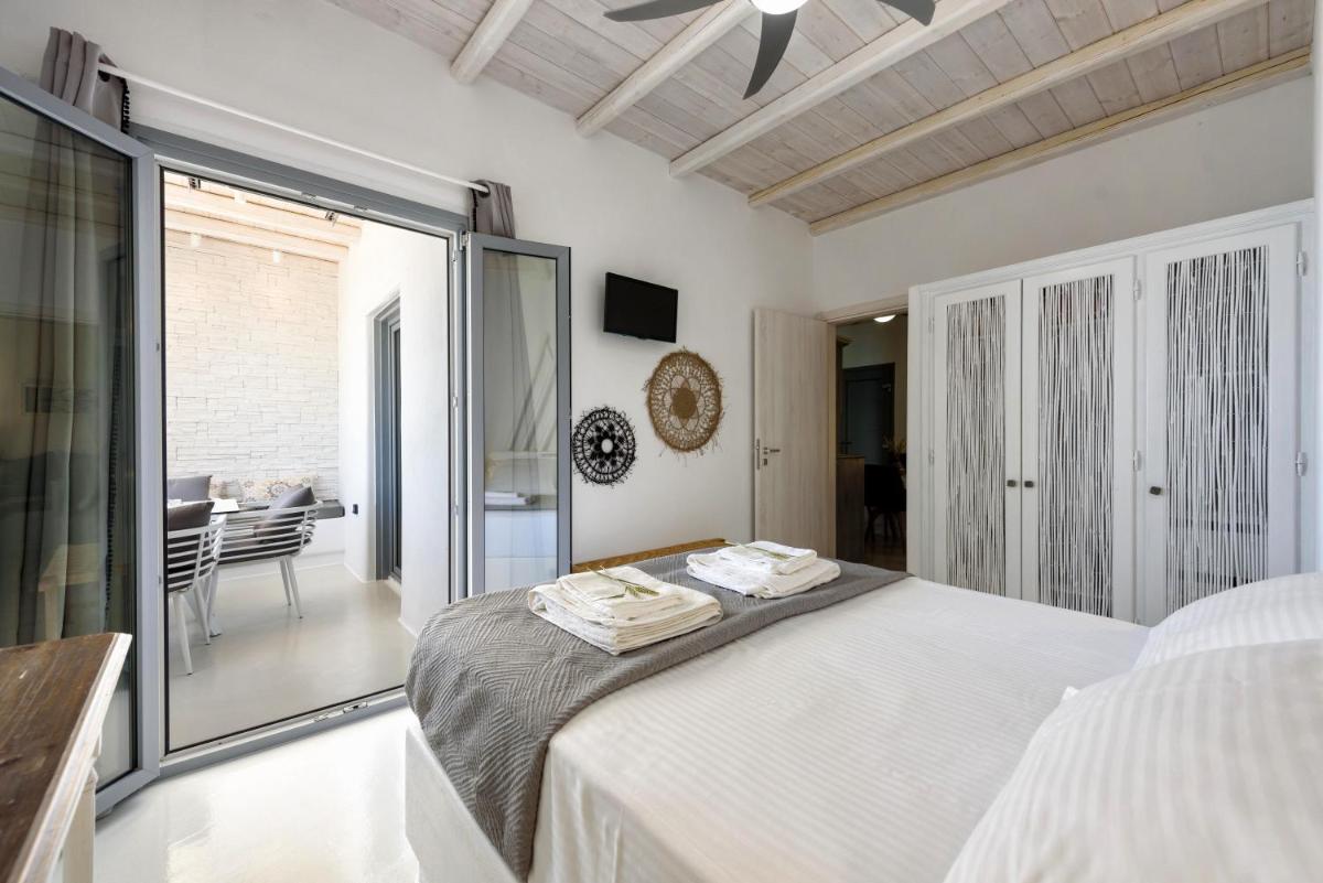 Blue Waves Suites & Apartments - To Kyma