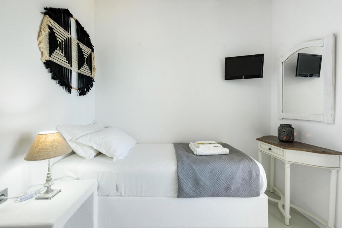 Blue Waves Suites & Apartments - To Kyma