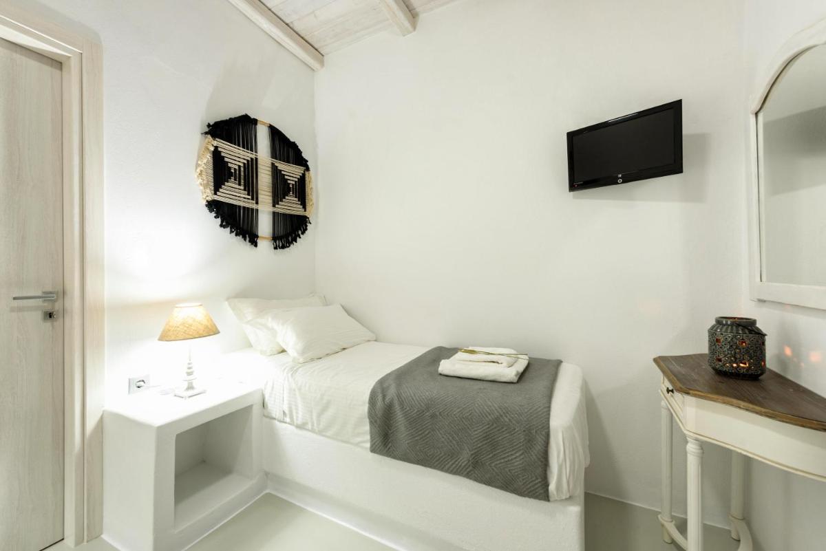 Blue Waves Suites & Apartments - To Kyma