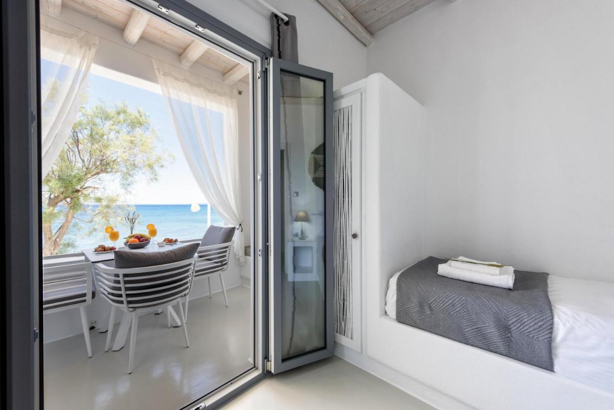 Blue Waves Suites & Apartments - To Kyma