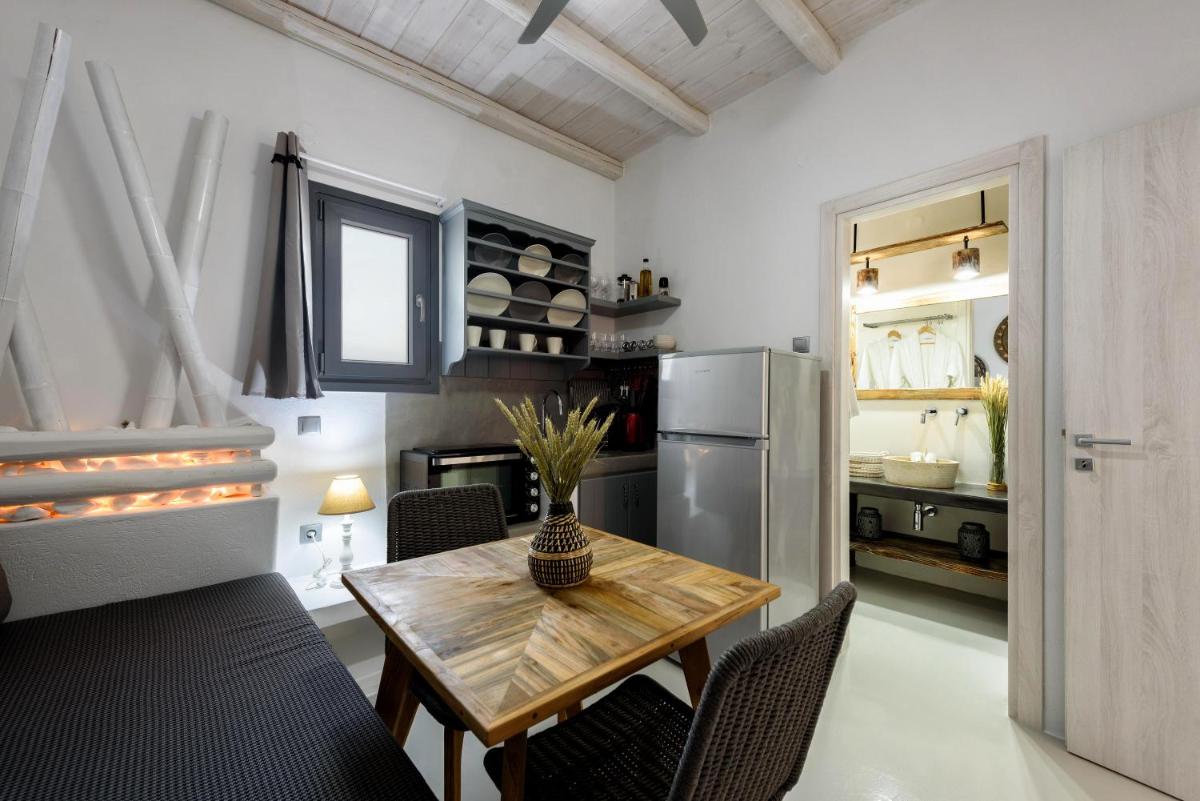 Blue Waves Suites & Apartments - To Kyma