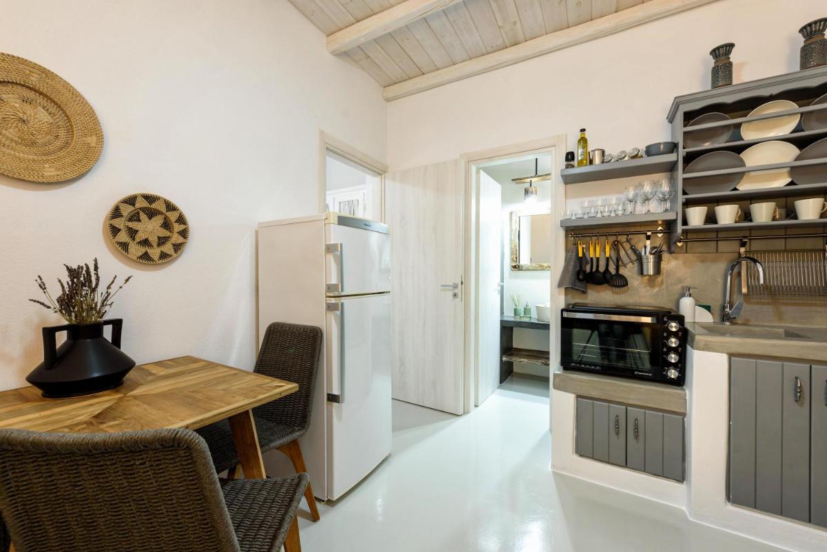 Blue Waves Suites & Apartments - To Kyma