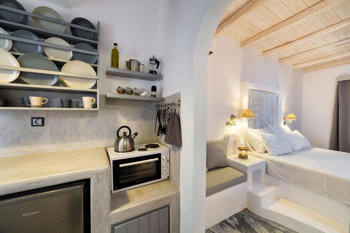 Blue Waves Suites & Apartments - To Kyma