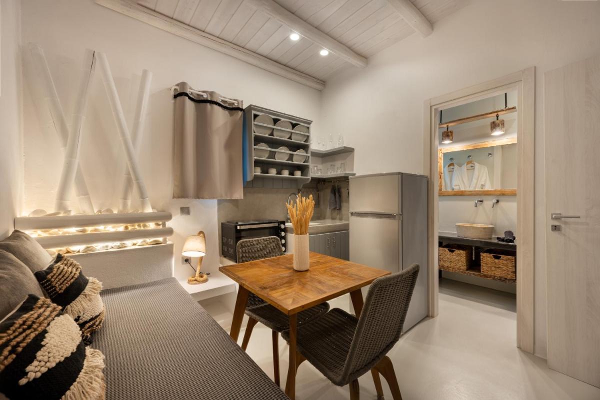 Blue Waves Suites & Apartments - To Kyma