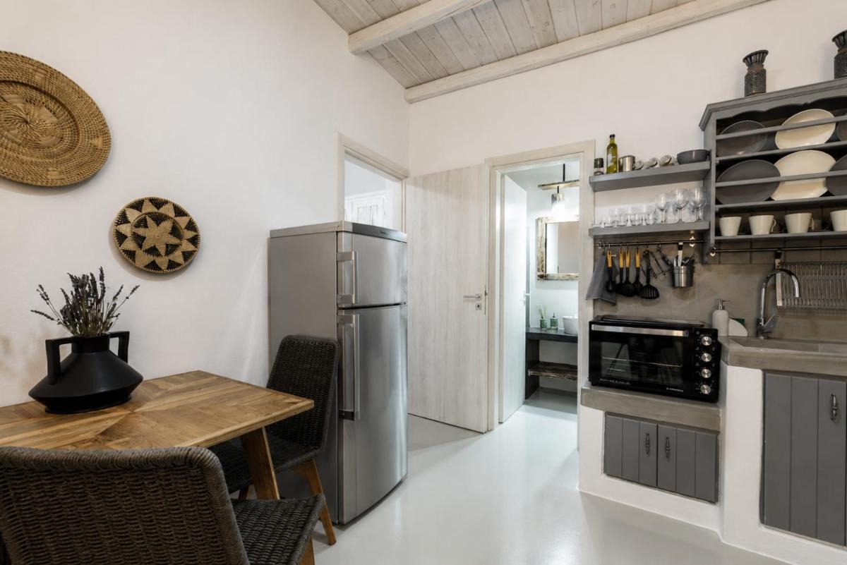 Blue Waves Suites & Apartments - To Kyma