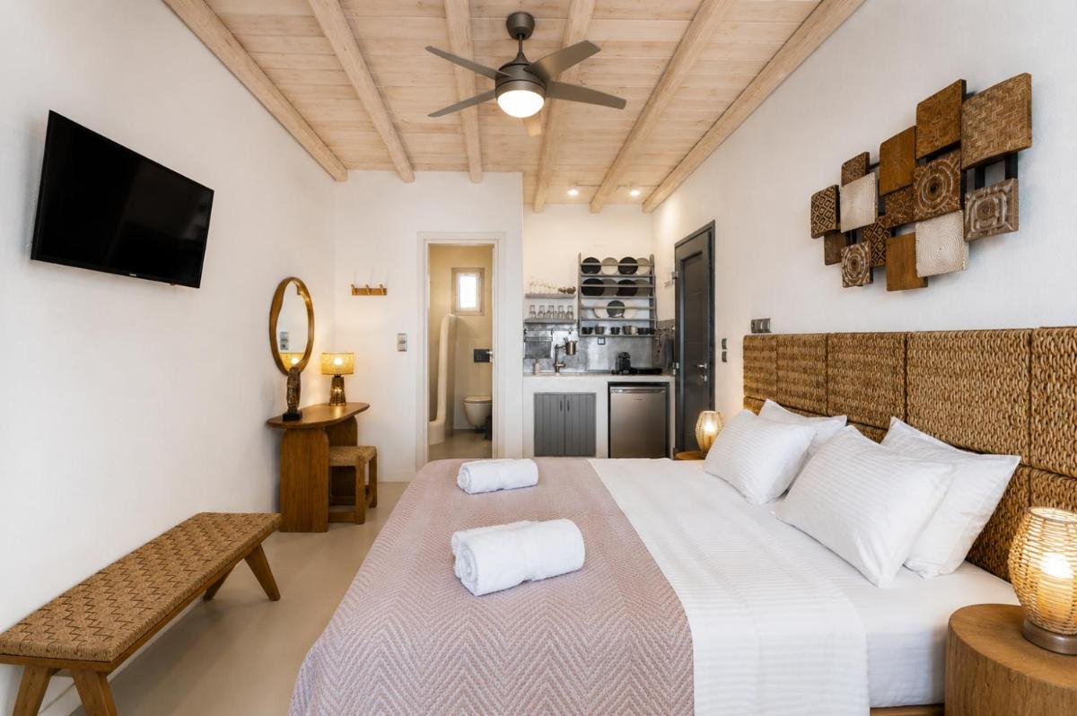 Blue Waves Suites & Apartments - To Kyma