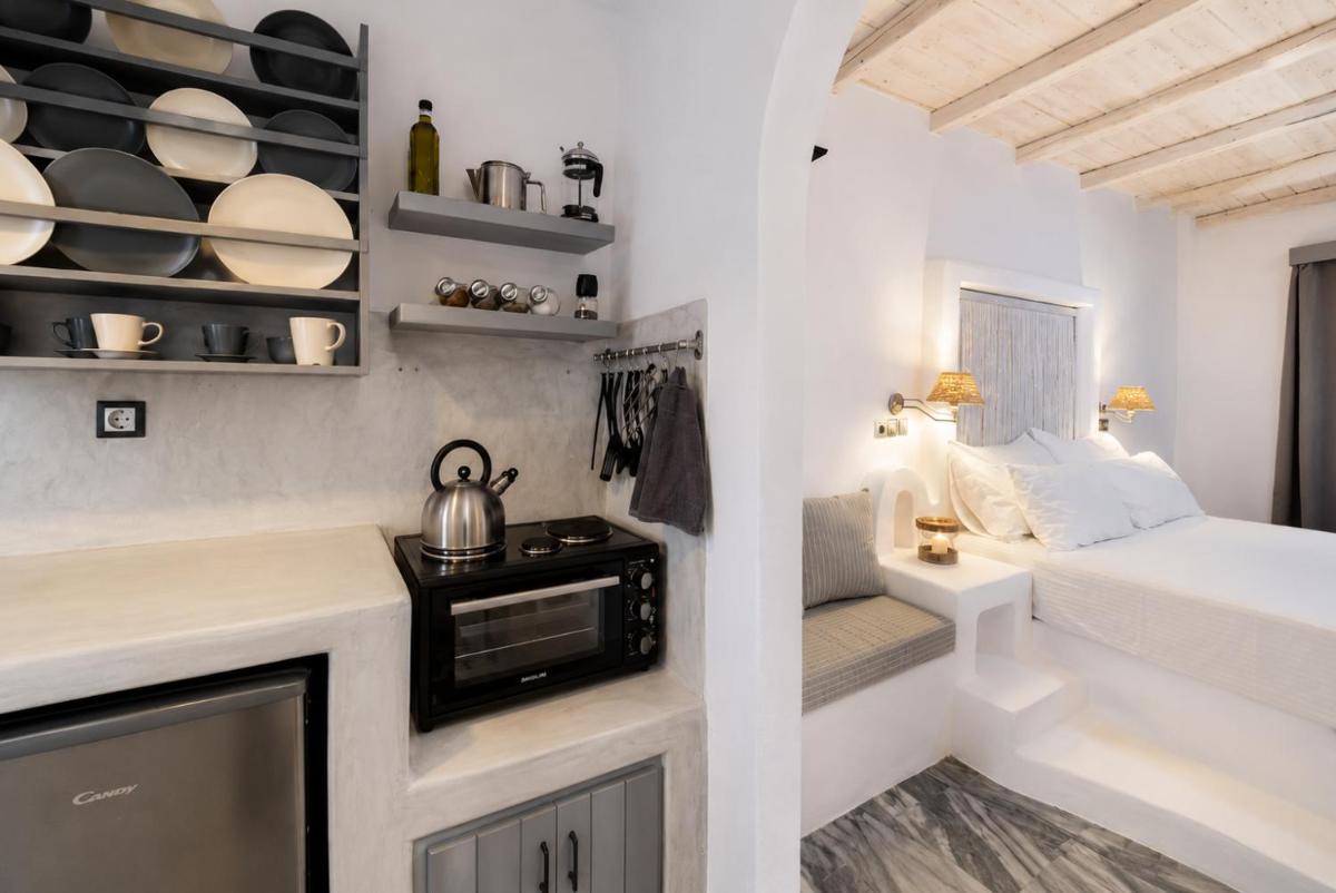 Blue Waves Suites & Apartments - To Kyma