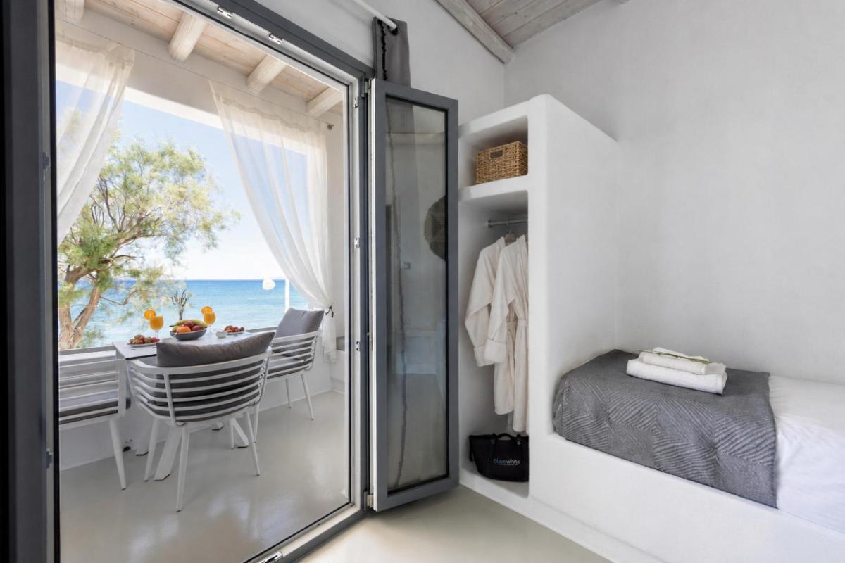 Blue Waves Suites & Apartments - To Kyma