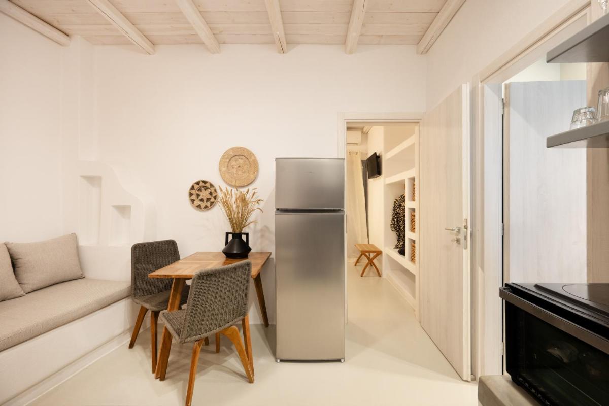 Blue Waves Suites & Apartments - To Kyma
