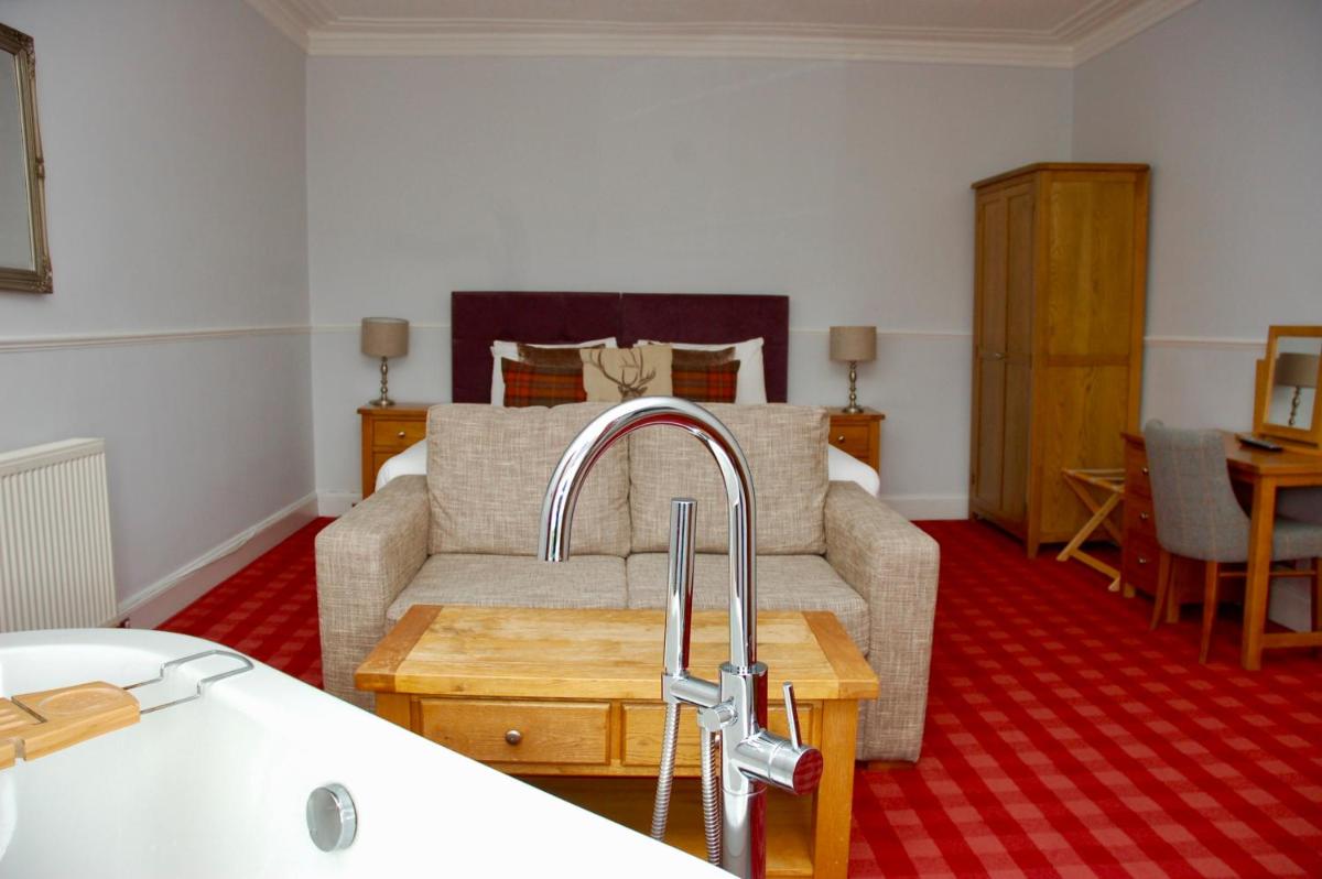 Boat Country Inn and Restaurant