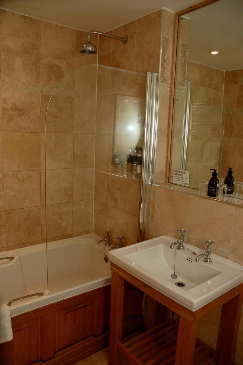 Boat Country Inn and Restaurant