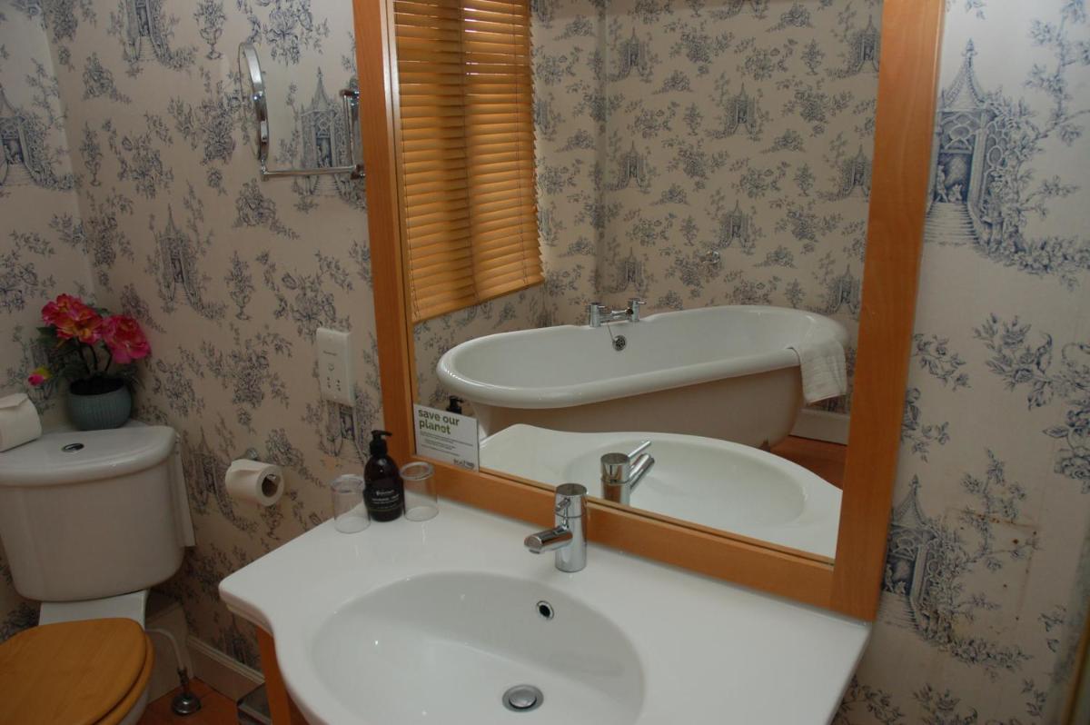 Boat Country Inn and Restaurant