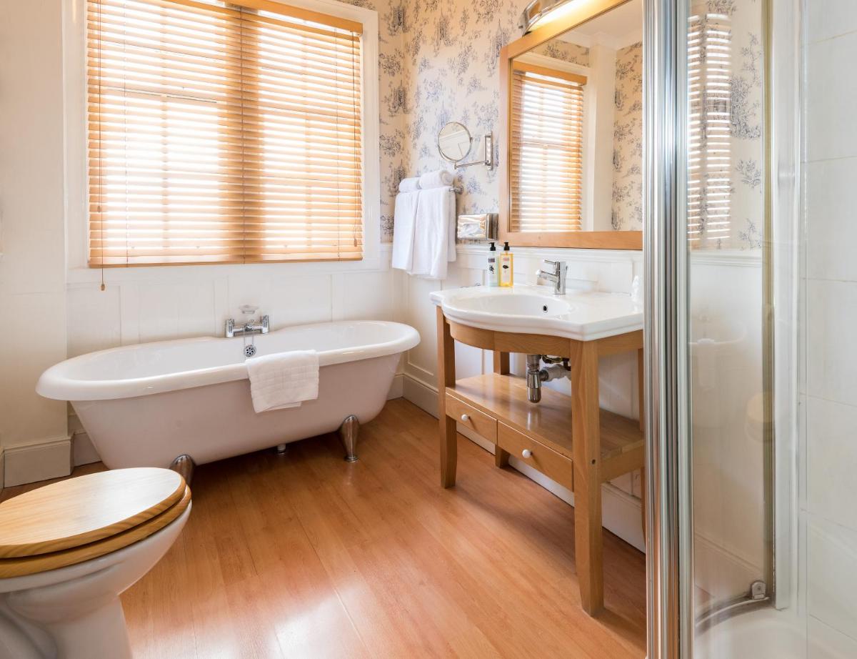 Boat Country Inn and Restaurant