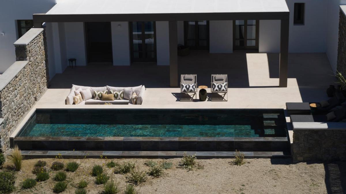 Bonzoe Suites & Villas