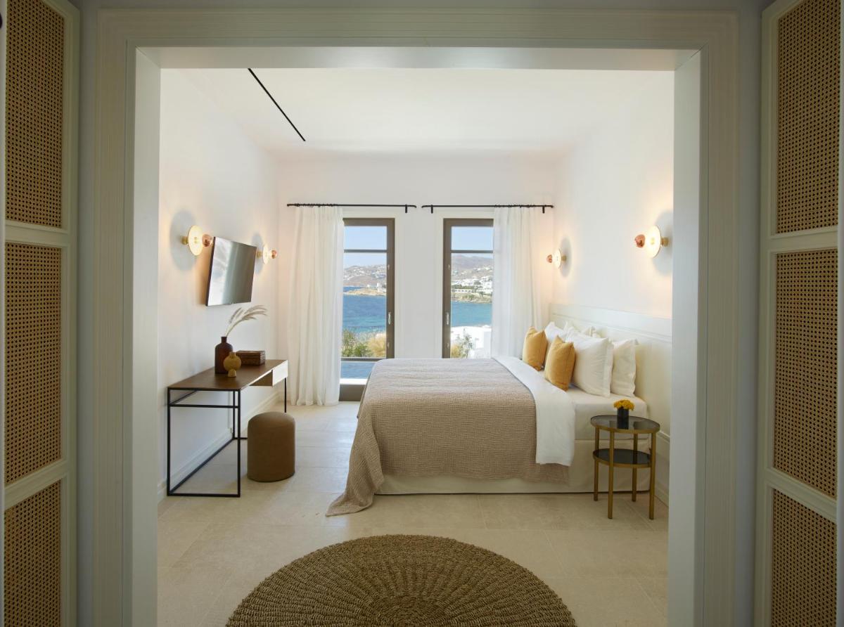 Bonzoe Suites & Villas