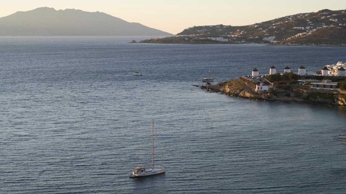 Bonzoe Suites & Villas