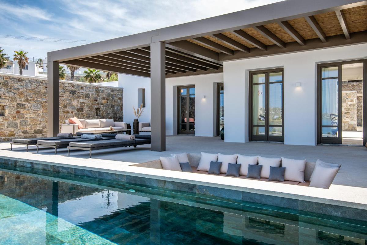 Bonzoe Suites & Villas