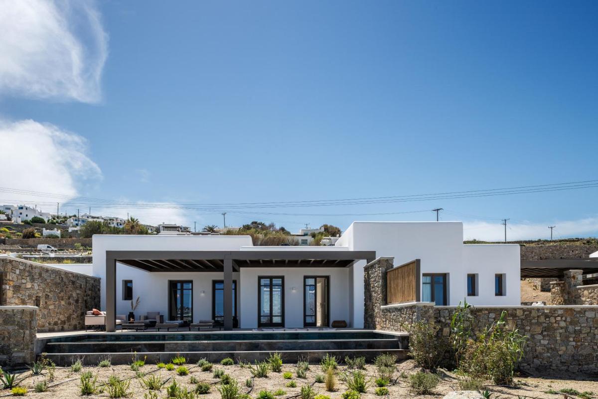 Bonzoe Suites & Villas