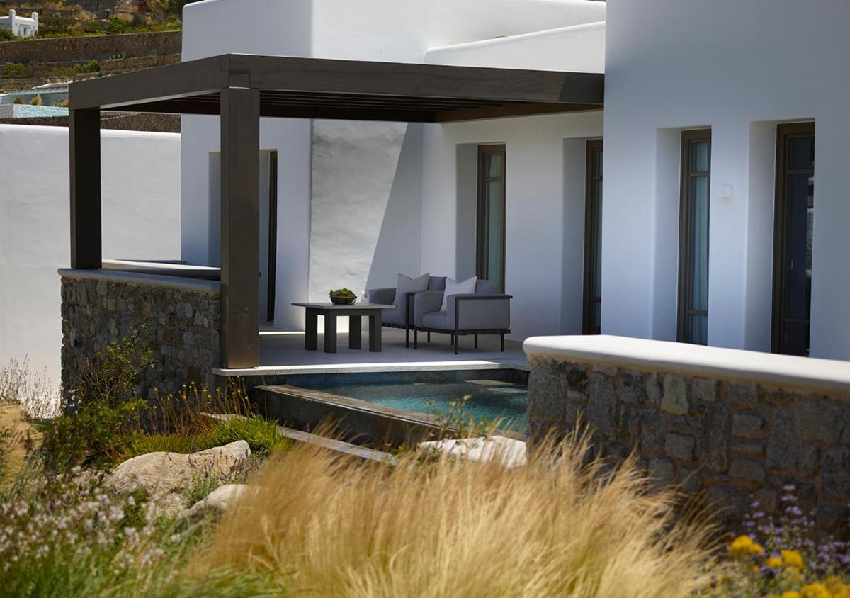 Bonzoe Suites & Villas