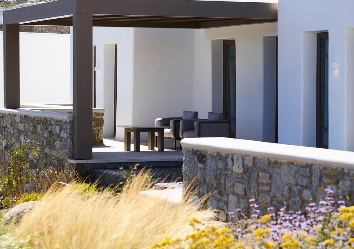 Bonzoe Suites & Villas