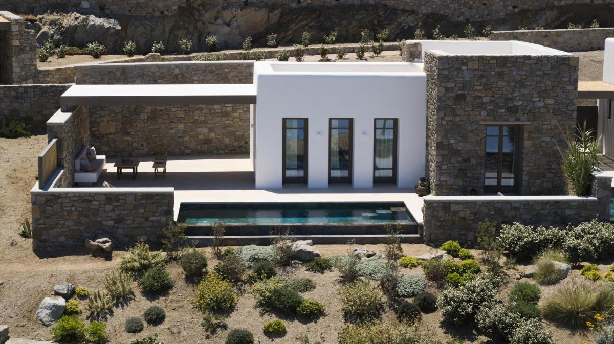 Bonzoe Suites & Villas