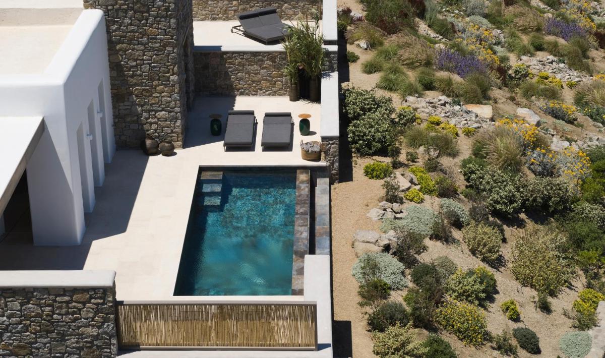 Bonzoe Suites & Villas