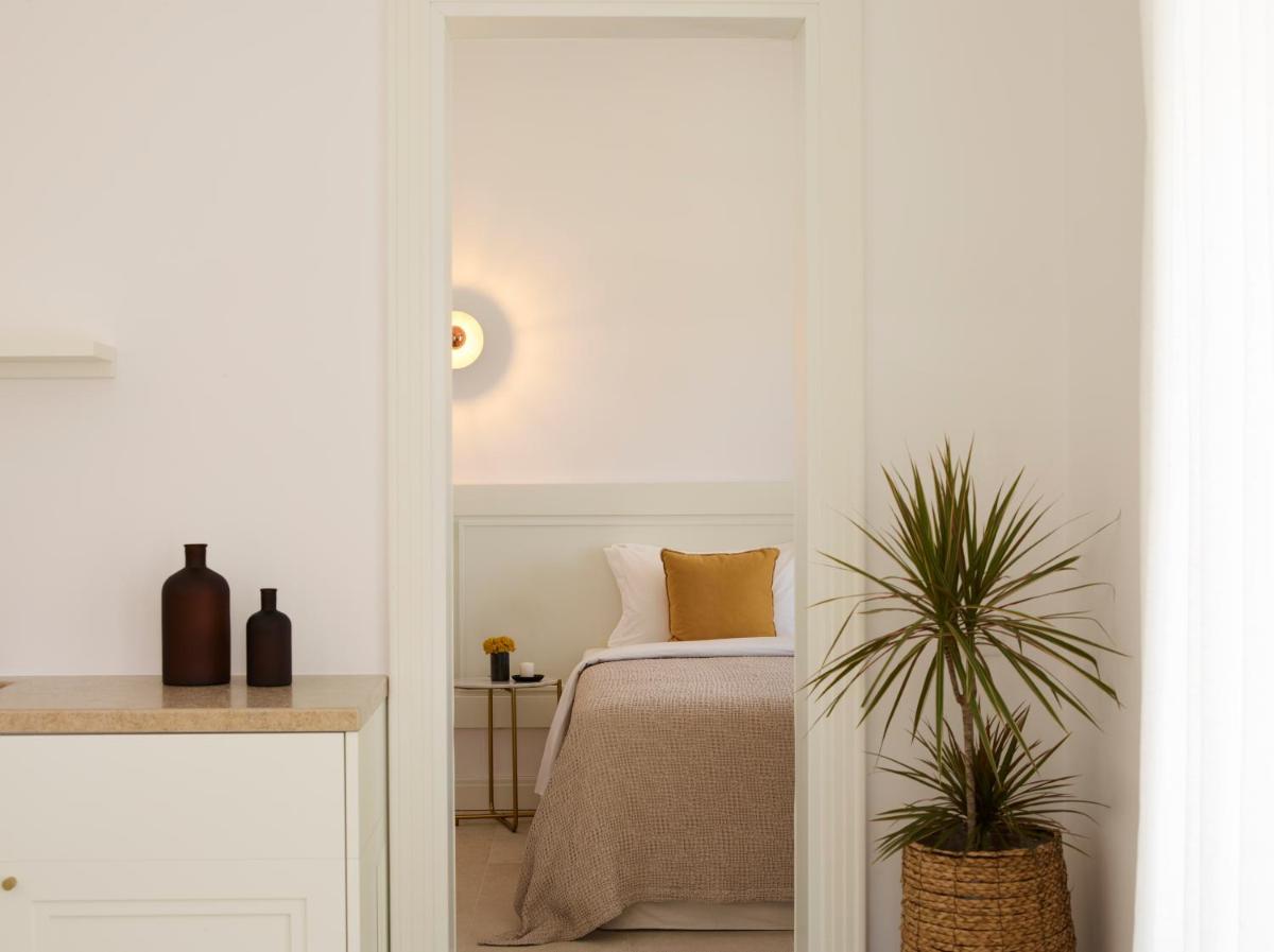 Bonzoe Suites & Villas