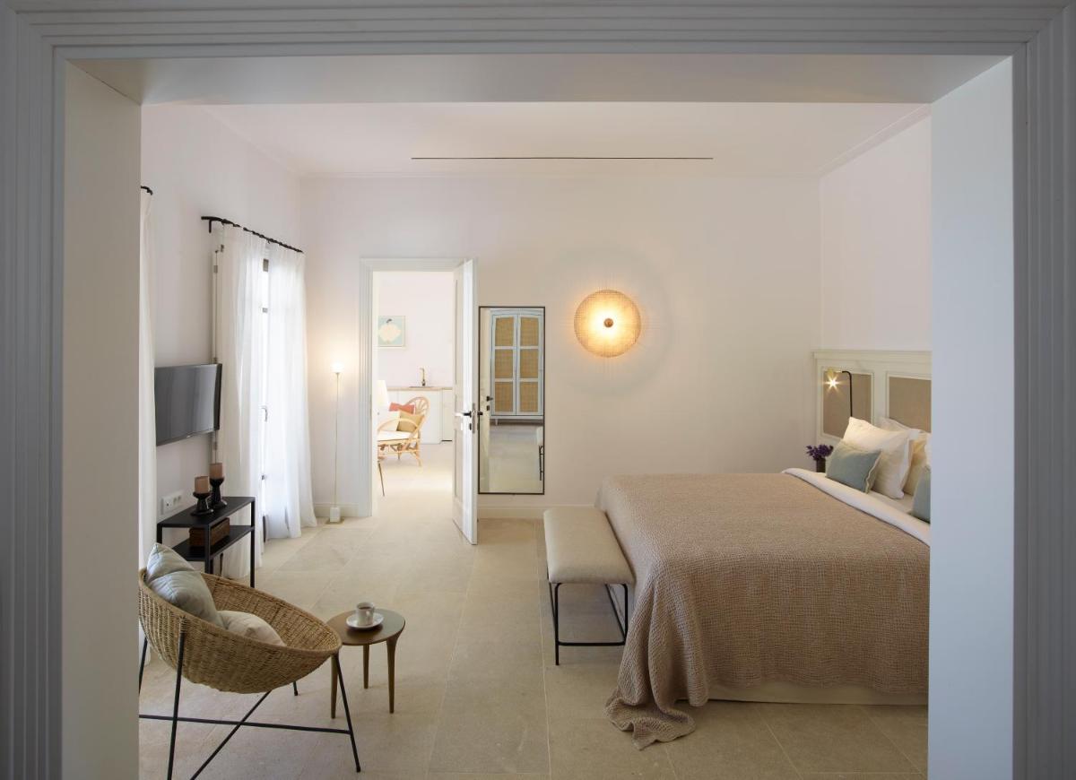 Bonzoe Suites & Villas