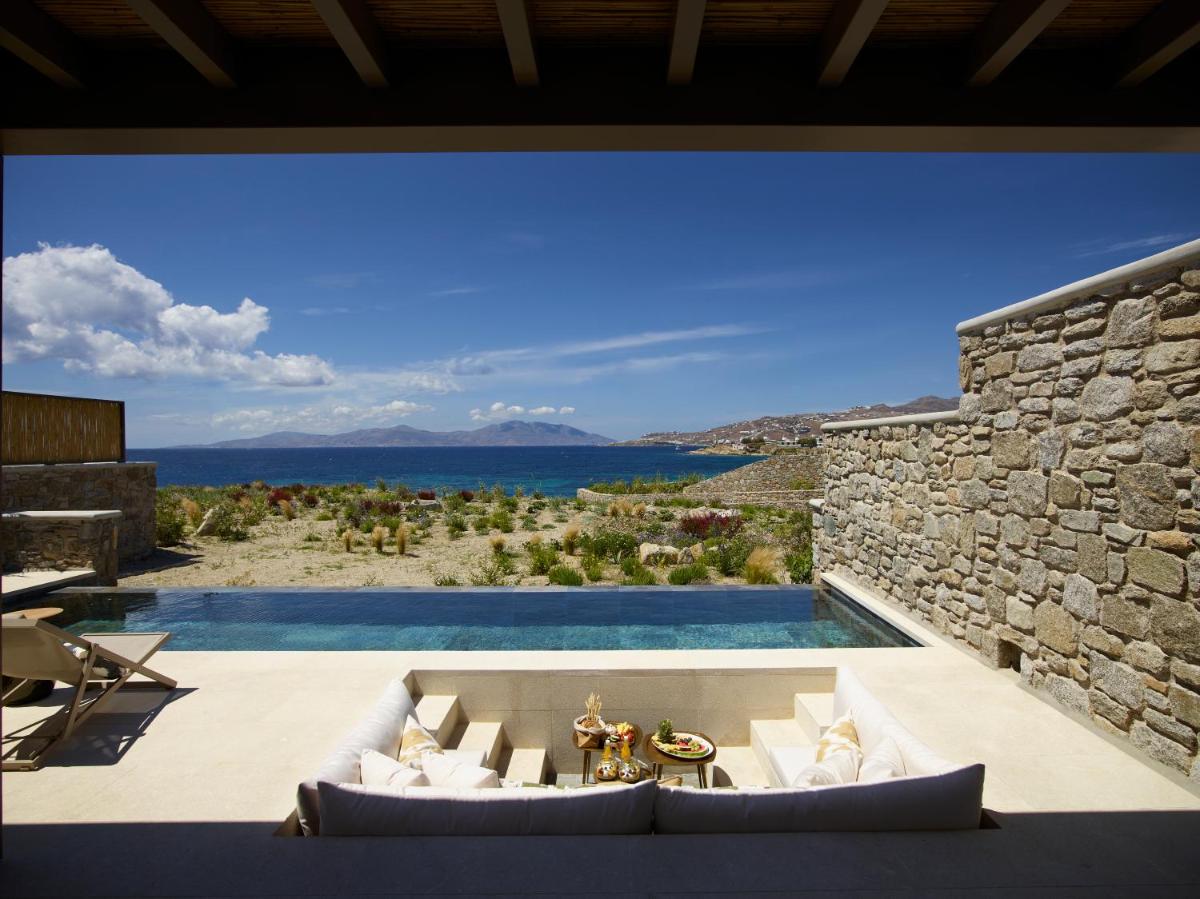 Bonzoe Suites & Villas