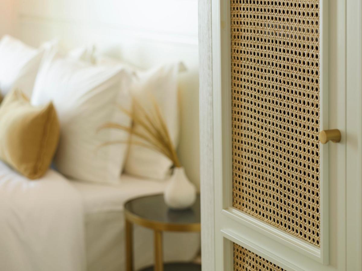 Bonzoe Suites & Villas