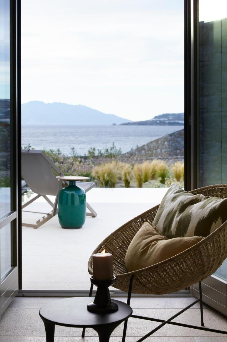 Bonzoe Suites & Villas