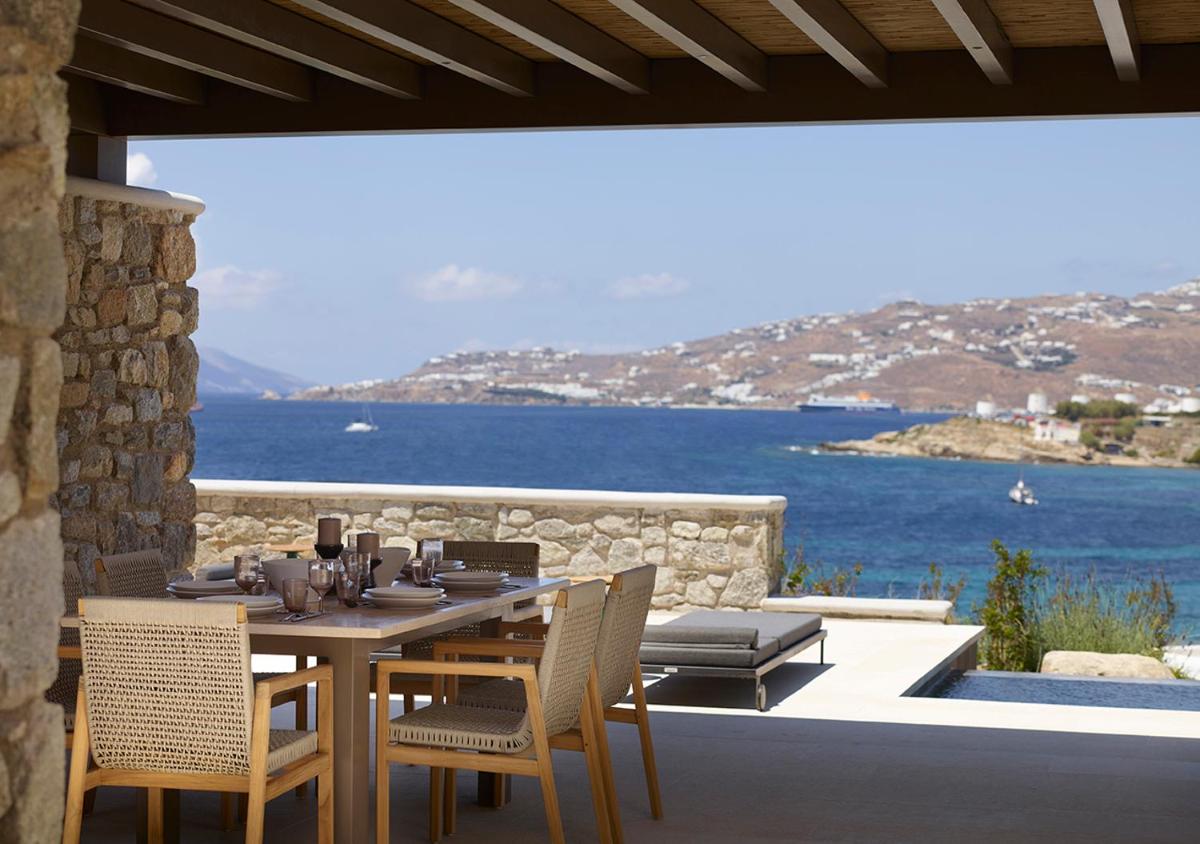 Bonzoe Suites & Villas