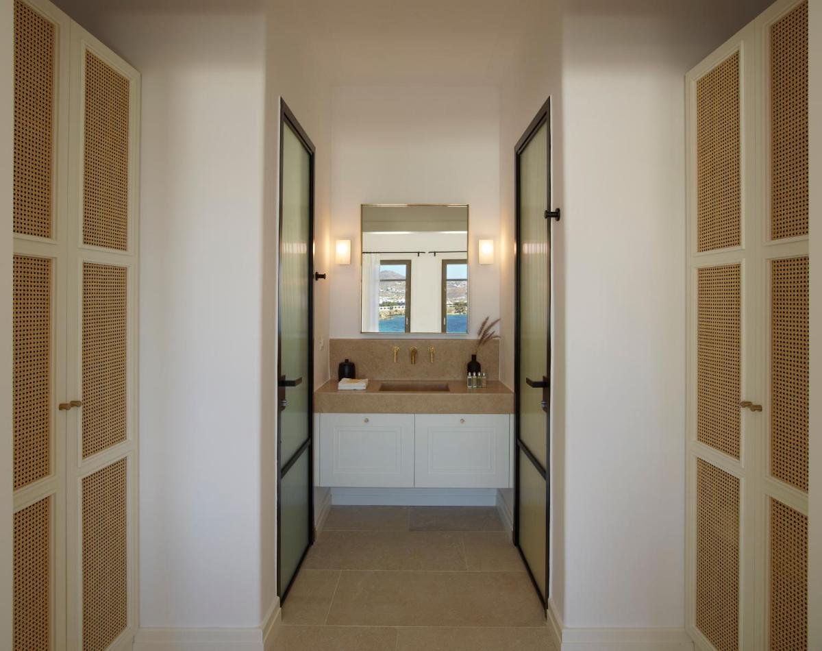 Bonzoe Suites & Villas