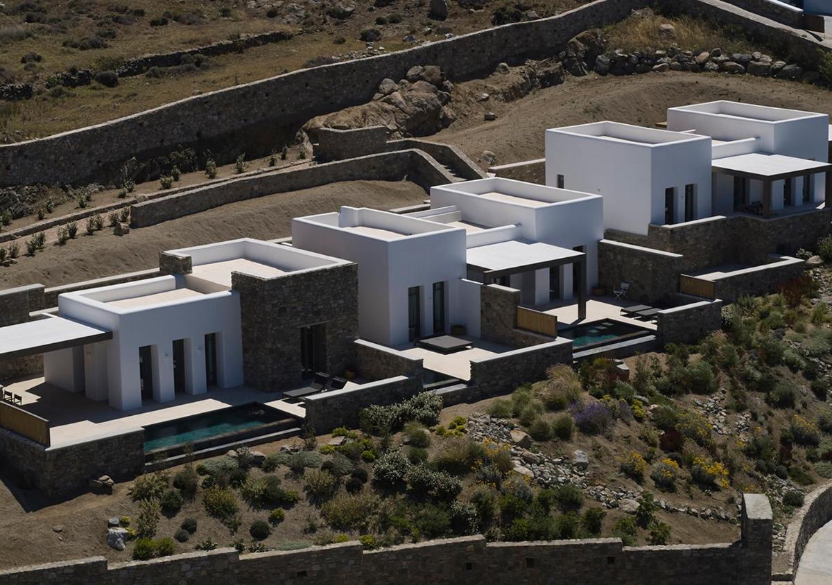 Bonzoe Suites & Villas