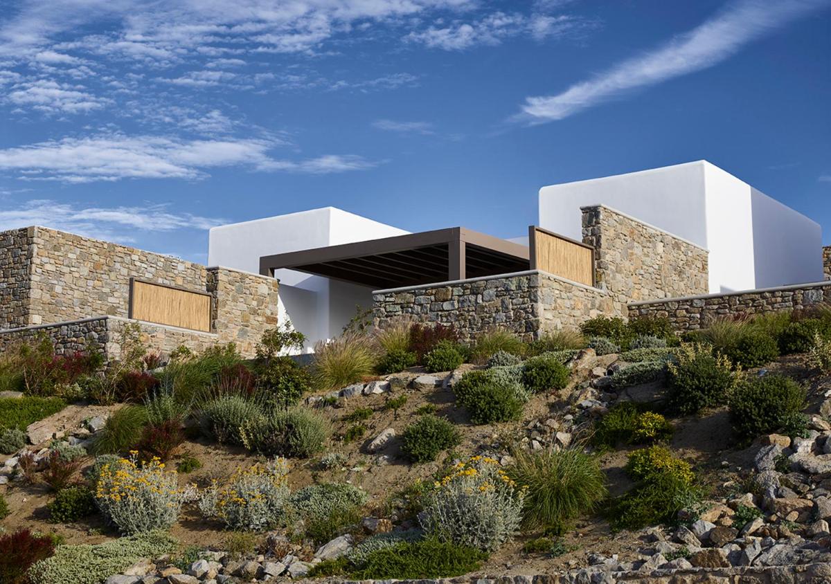 Bonzoe Suites & Villas