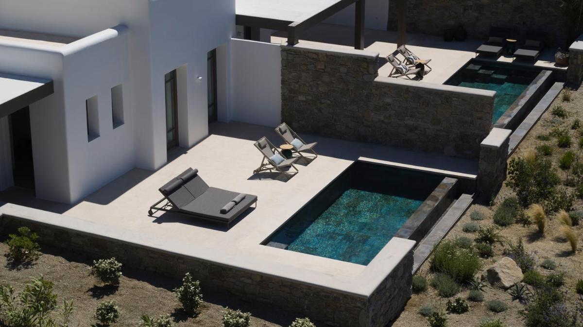 Bonzoe Suites & Villas