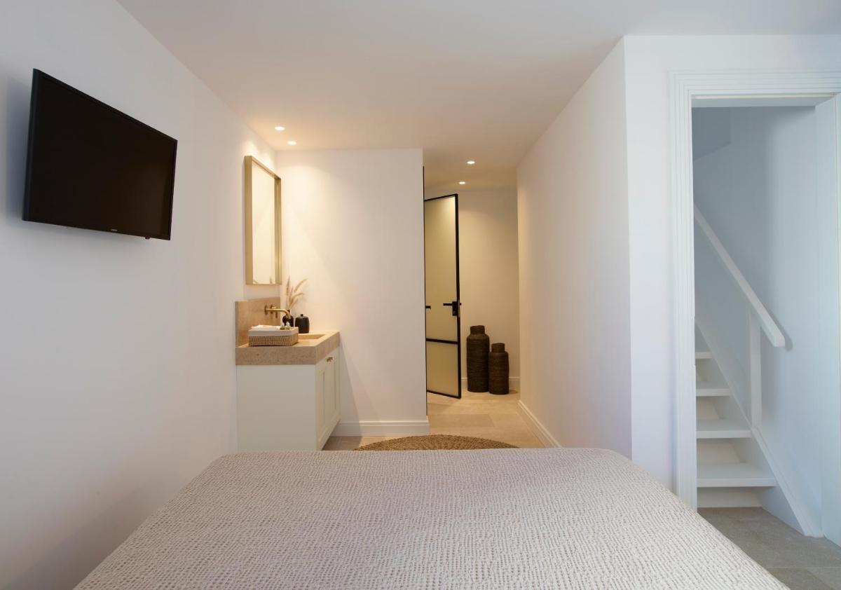 Bonzoe Suites & Villas