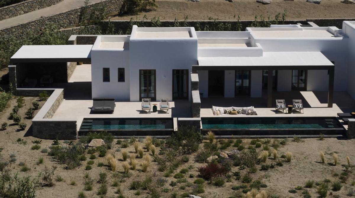 Bonzoe Suites & Villas