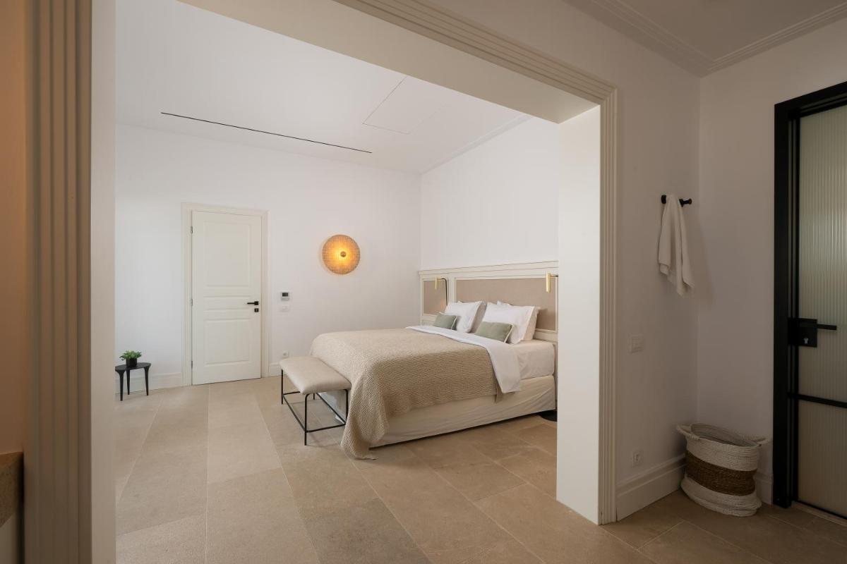 Bonzoe Suites & Villas