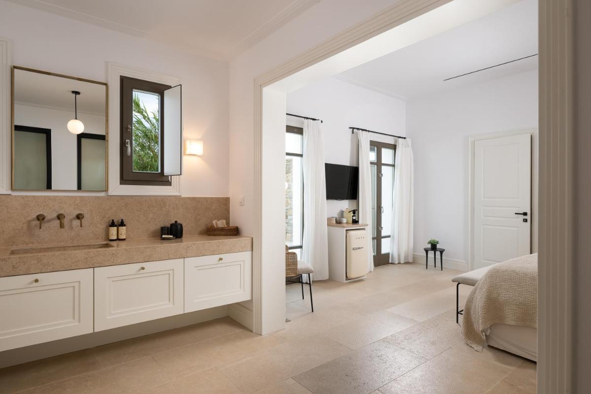 Bonzoe Suites & Villas