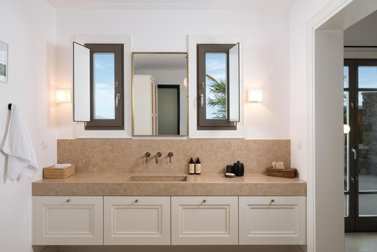 Bonzoe Suites & Villas