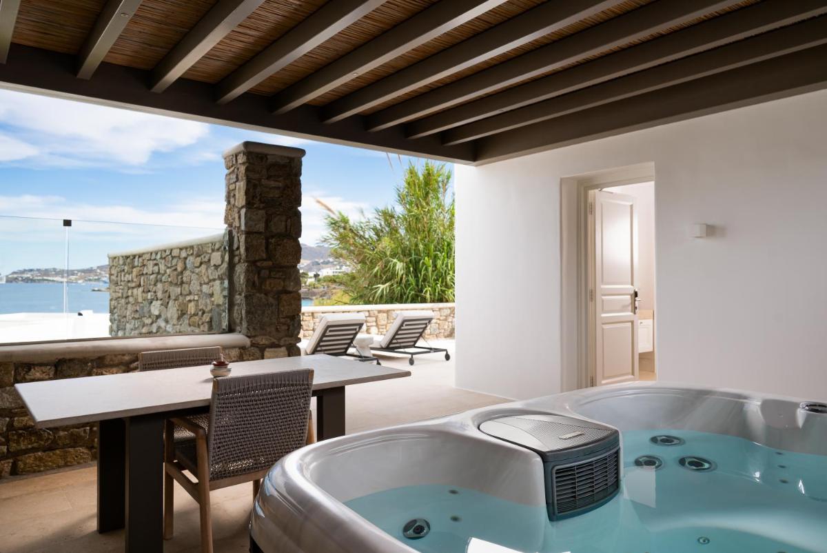 Bonzoe Suites & Villas