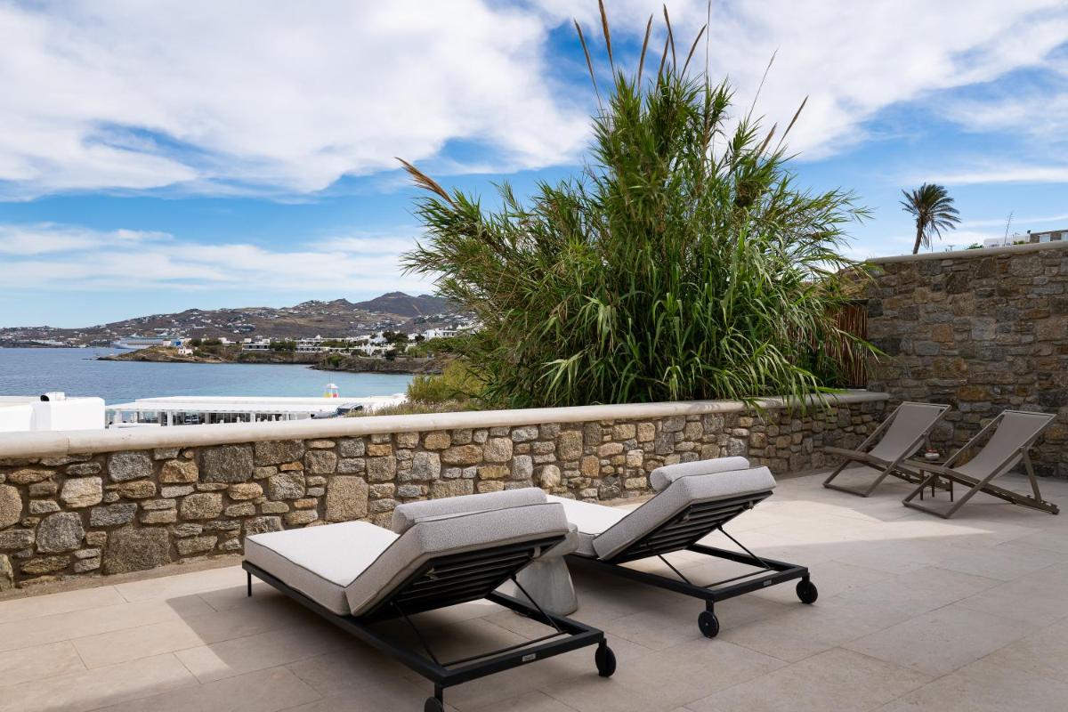 Bonzoe Suites & Villas