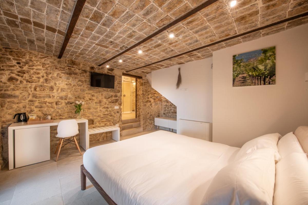 Borgo Baccile by Vini Fantini